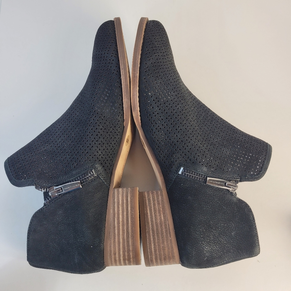 Vince Camuto ankle boots size 10M - Picture 9 of 11